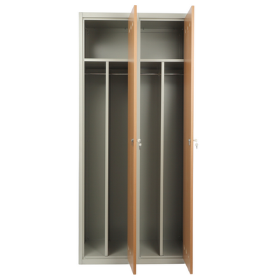 Kovová šatní skříňka s dřevěnými dveřmi